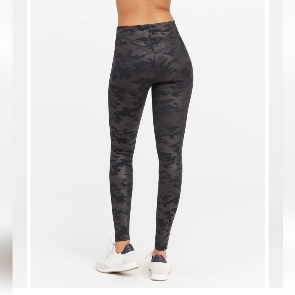 SPANX Black Faux Leather Camo Leggings Size 1X Short - Picture 2 of 16